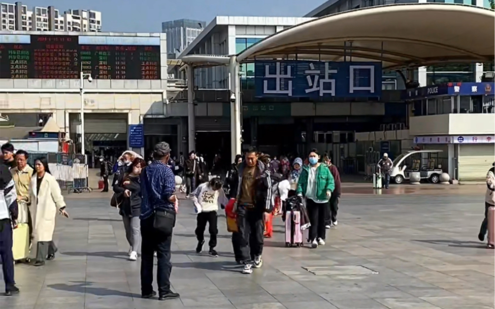 广州火车站出站口