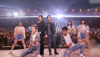 【来看我们的演唱会】超嗨版本的《门没锁》来啦，快来加入我们一起唱！