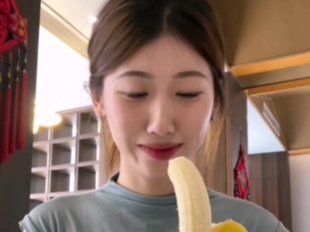 高考祝福神似星宫一花dy库宝大雷大胸 直播吃香蕉 观众们集体立起来了