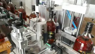 全自动洋酒双标定位贴标机