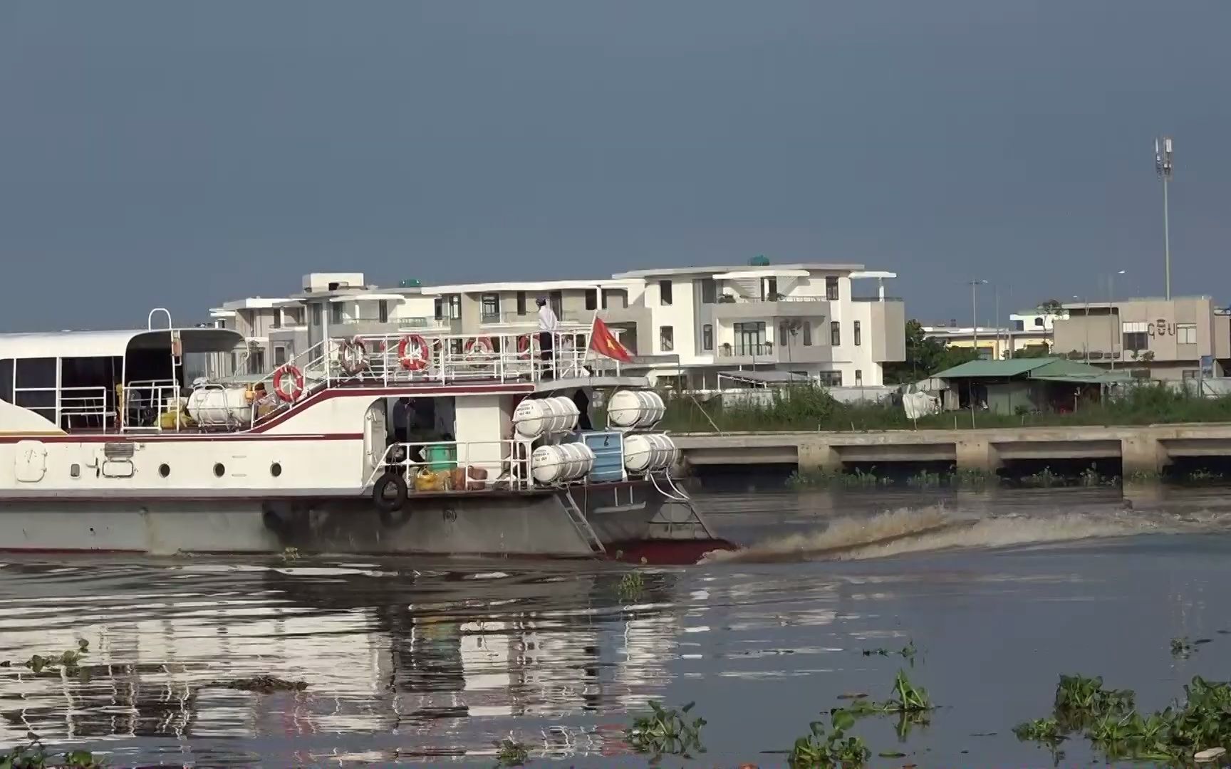 [图]湄公河上的轮渡