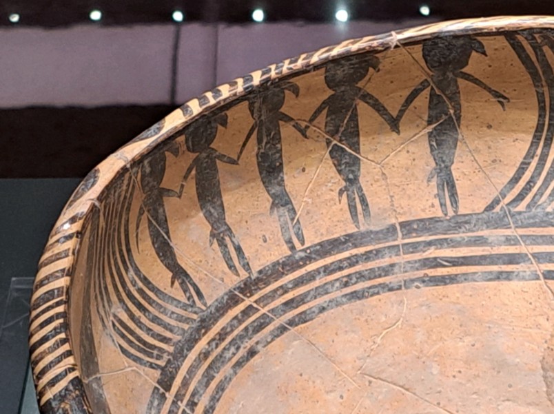 枣庄博物馆的特展,……青海彩陶艺术文化展,可以看到国宝级……舞蹈纹