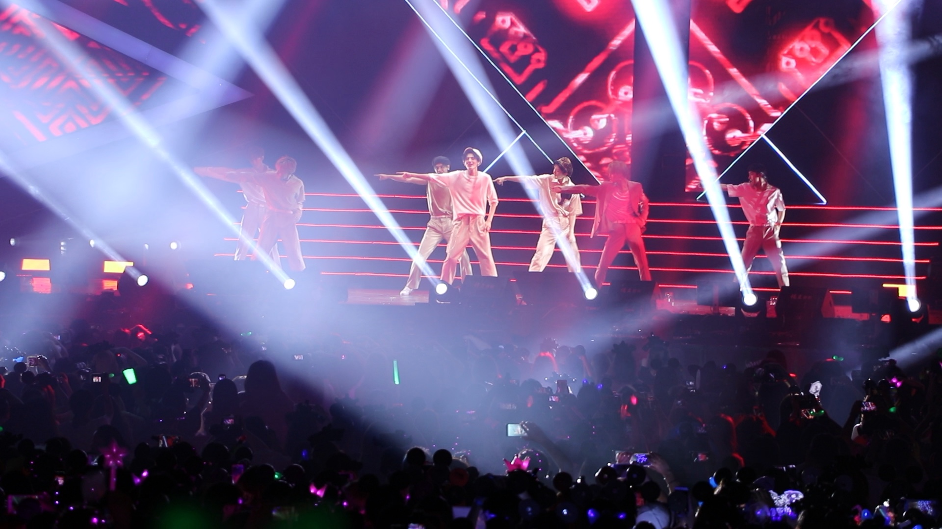 乐华七子nextletmebeyourfire上海