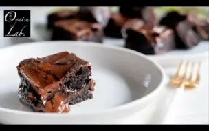 Télécharger la video: Oyatsu Lab. | 在海外成为话题！100小时巧克力布朗尼的制作方法 / 100-Hour Fudgy Brownies Recipe