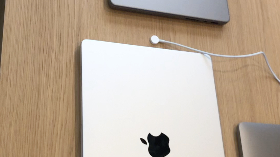 2021macbook pro 银色 深空灰 颜色对比