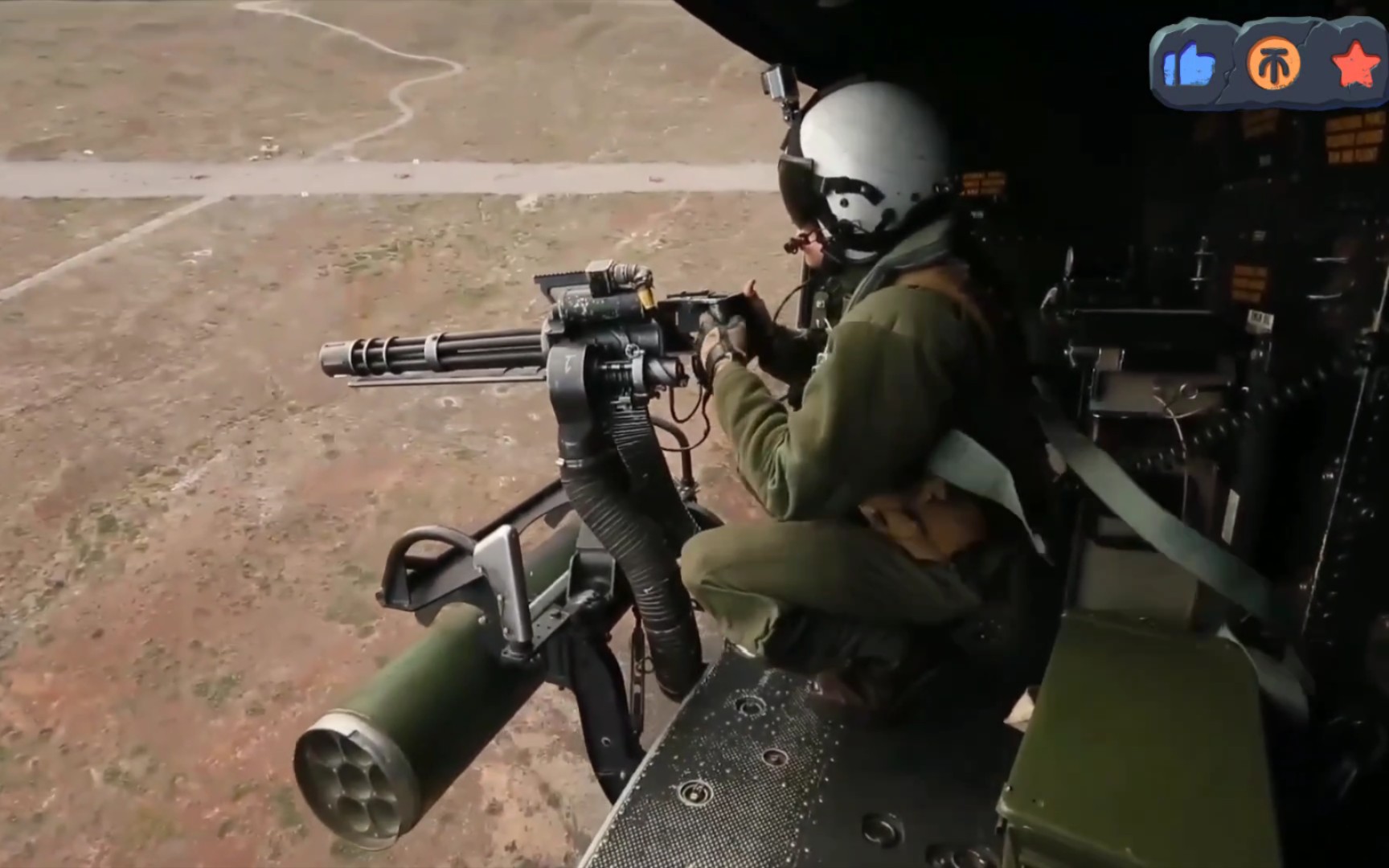 从直升机上射击威力惊人的美国 m134 迷你机枪