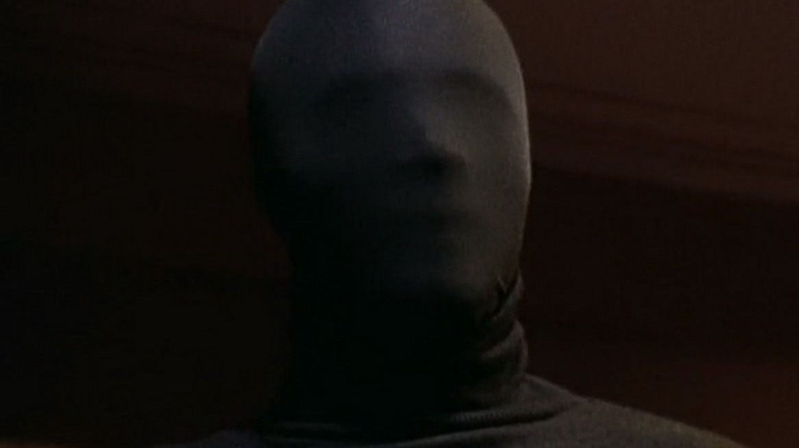 一群丝袜蒙面劫匪抢劫酒会达官贵人