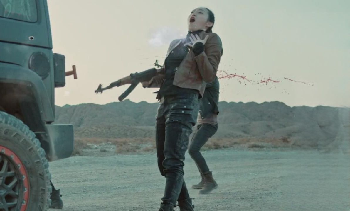 高马尾御姐女反派被击毙