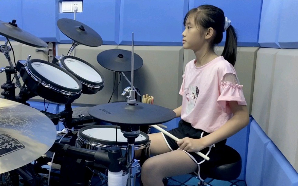 小鼓手园园架子鼓演奏歌曲:多年以后!