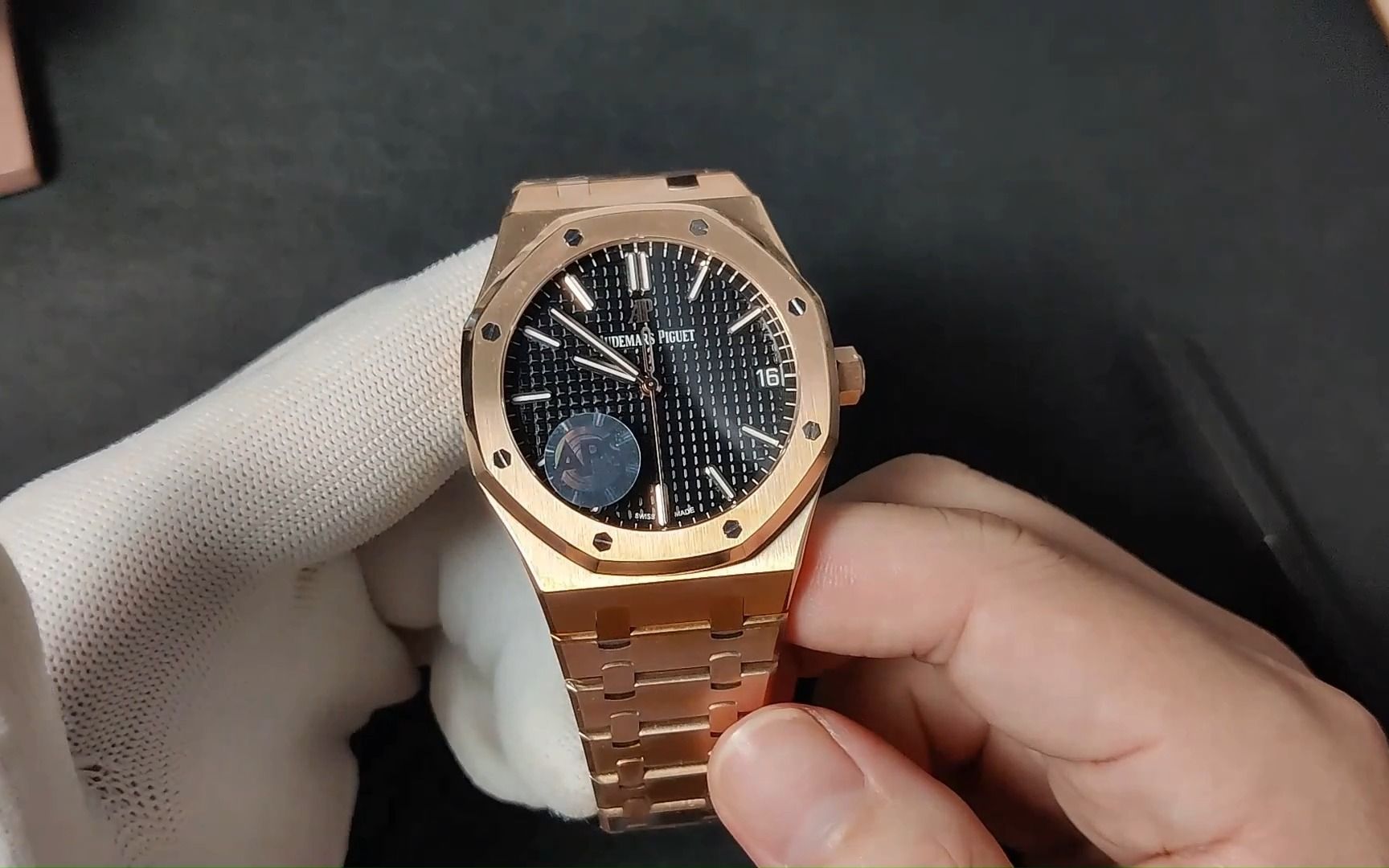 尊达大师经典八角形钢王皇家橡树15500玫瑰金黑面,aps全新4302一体