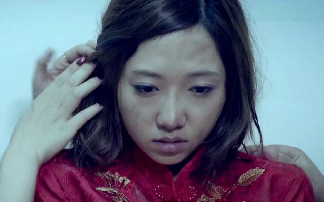 4分钟带你看完国产恐怖电影《恐怖禁忌之红旗袍》