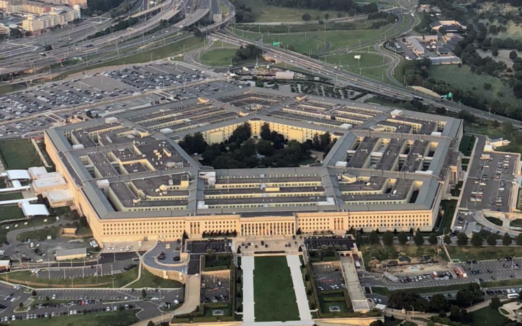 详解美国五角大楼,它硬抗飞机,被称为世界上最安全的办公楼.
