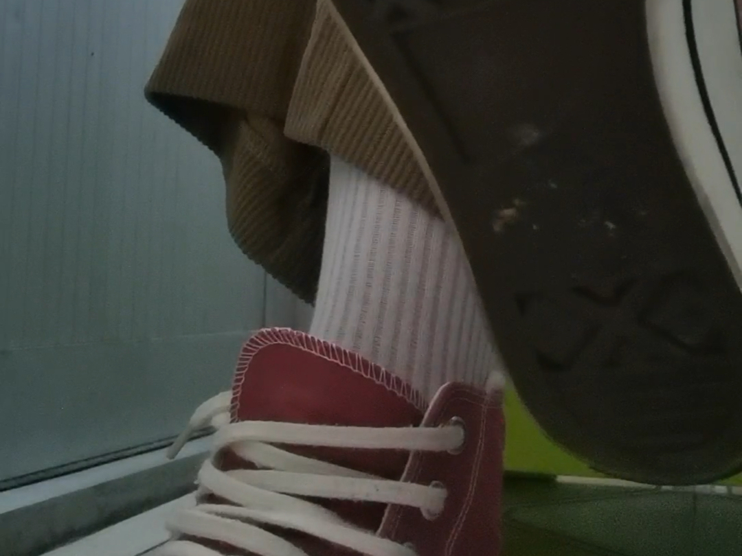 今天的鞋底好脏 怎么清理呀