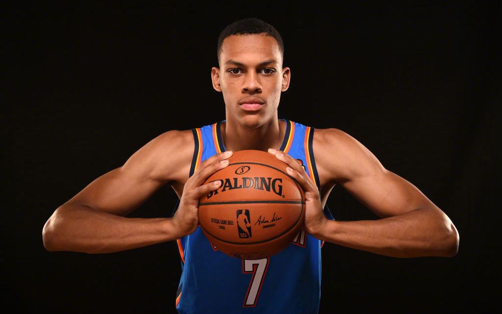 nba2kol2雷霆7号新秀达柳斯贝兹利没错又是雷霆最喜欢的跳跳男