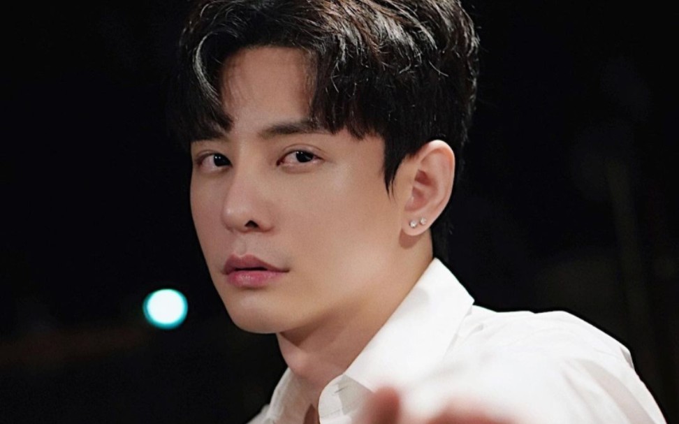 supanut第一次接广告西装supanut是真的帅