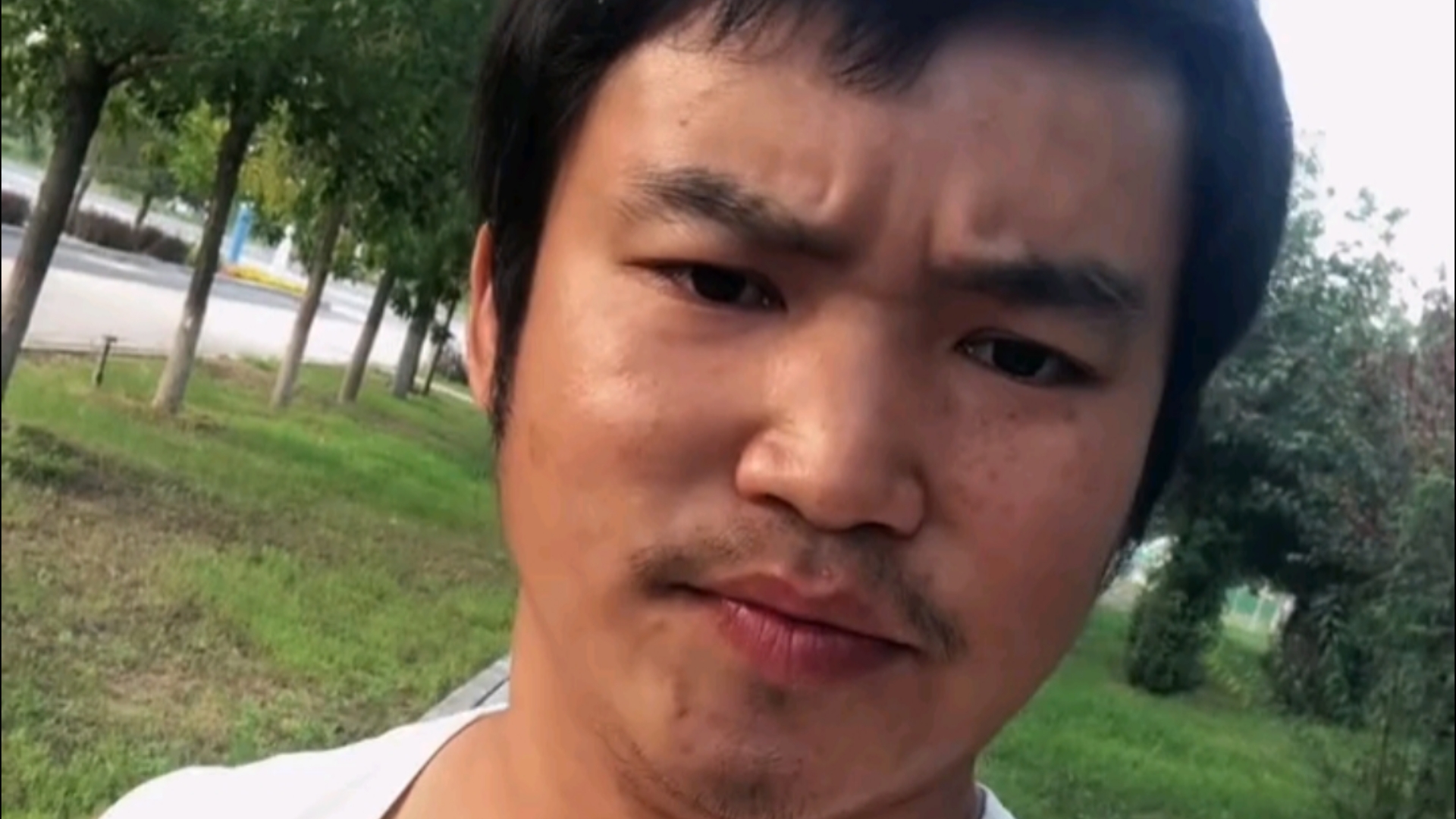 贵州梅西皮香远说他和砀山少侠李联邦在9月16日的比赛是拳击规则,总共