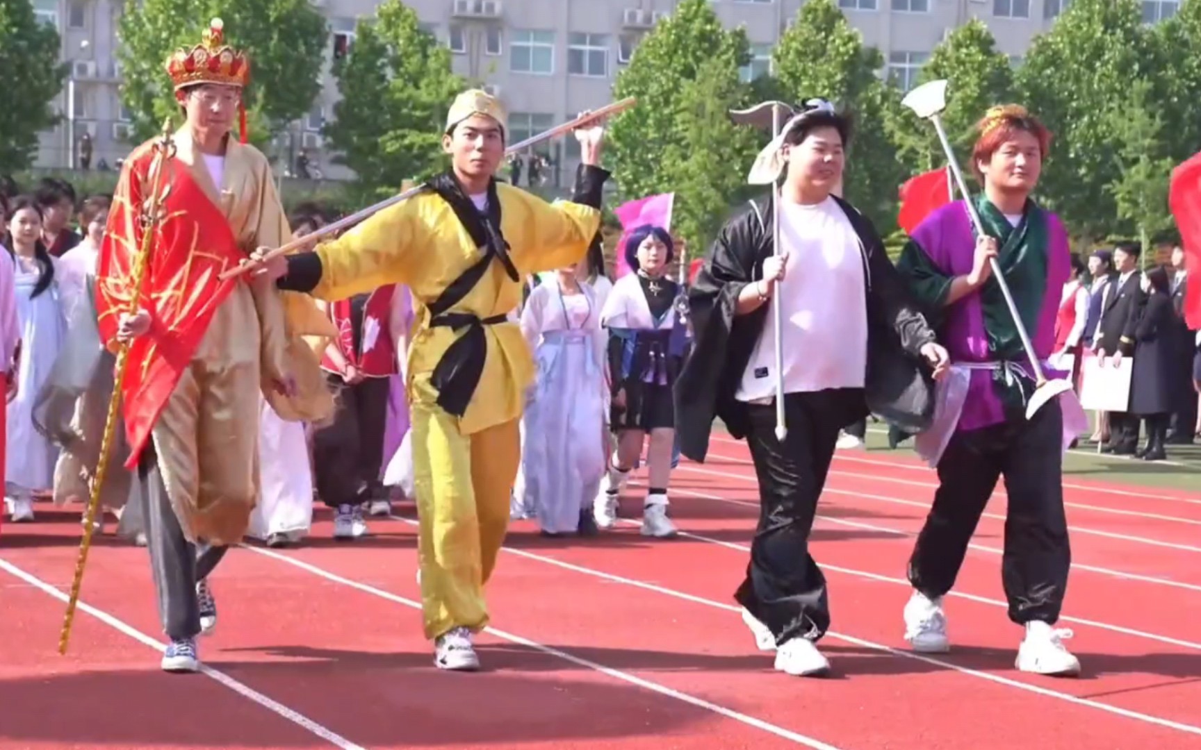 盘点运动会上的封神场面,西游记师徒四人来参加运动会了.