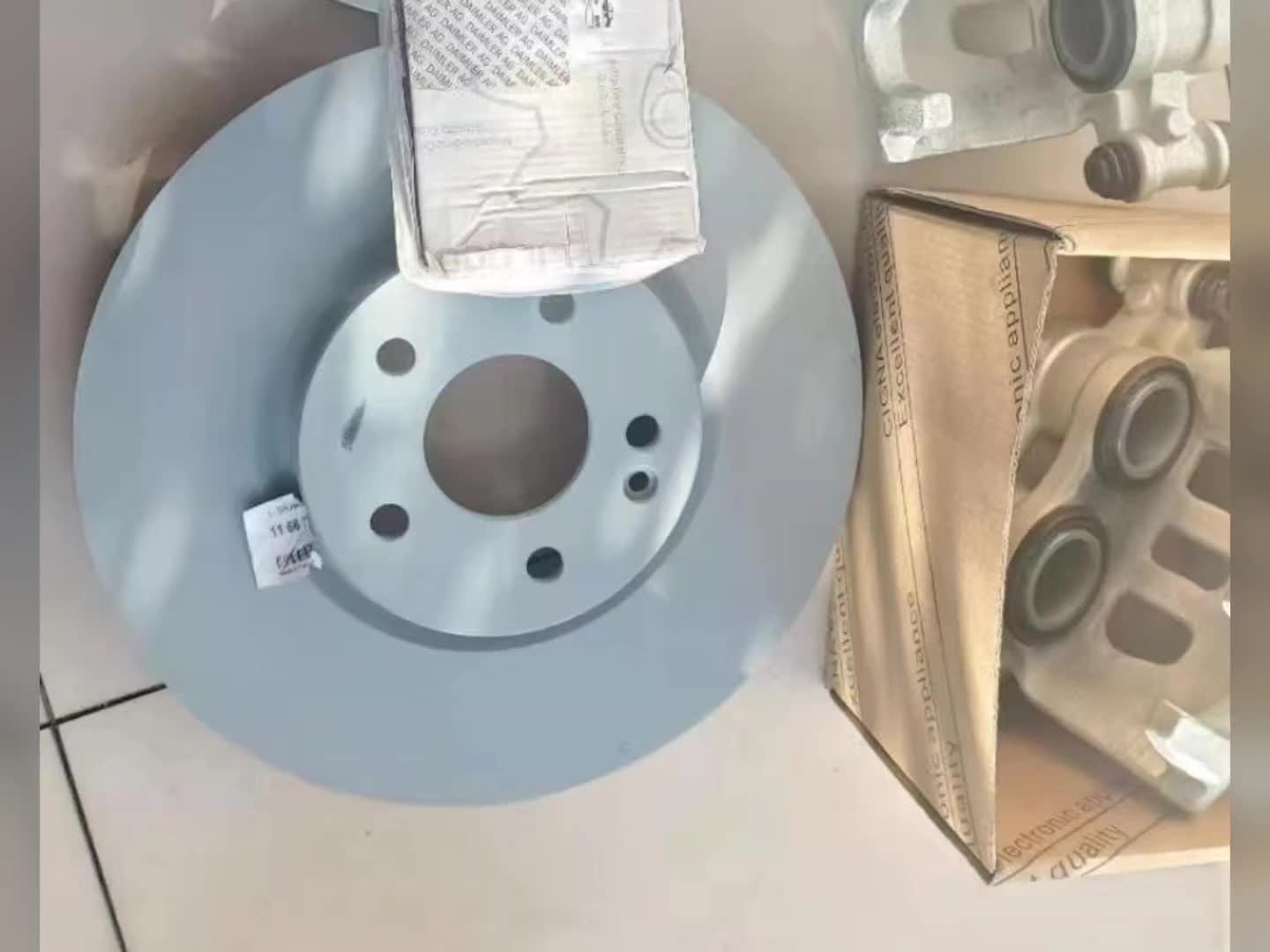 奔驰glc300刹车盘刹车分泵