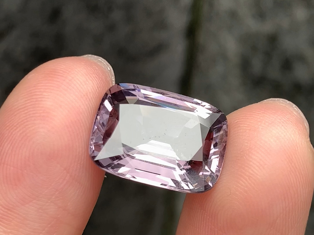 金属灰尖晶石10.57ct金属光感