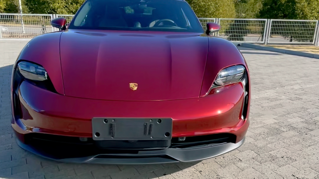 保时捷 porsche taycan 车厘子色 纯电动跑车