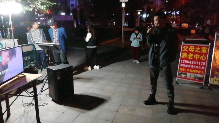 现场观众翻唱张宇歌曲《用心良苦》(安卓点歌)