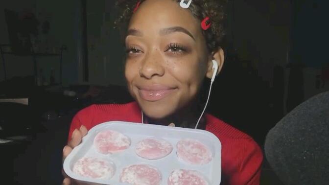 柴娜助眠 吃冰激淋