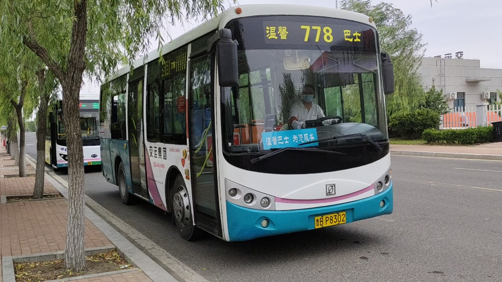青岛城运控股温馨巴士778路唯一的一辆6820鲁bp8302新韵路车站出站