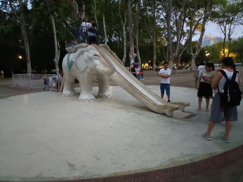 大象滑梯,多少人童年的回忆.