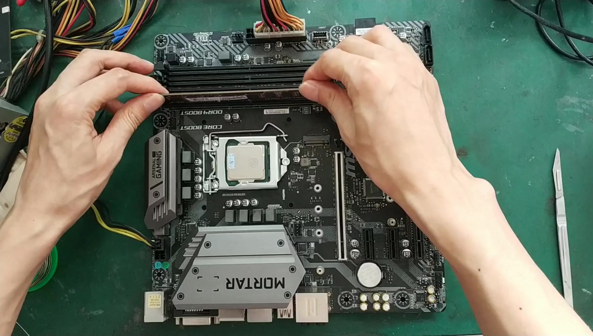 微星b360主板被快递摔坏,网友动手维修失败,发来请求抢救一下