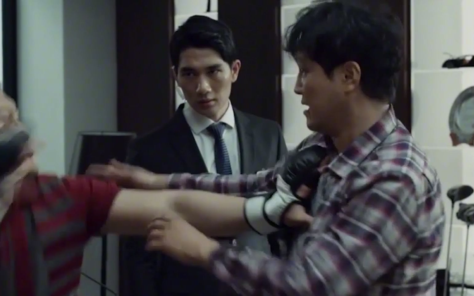 韩国版大人物财阀公子仗着有钱生活中为所欲为