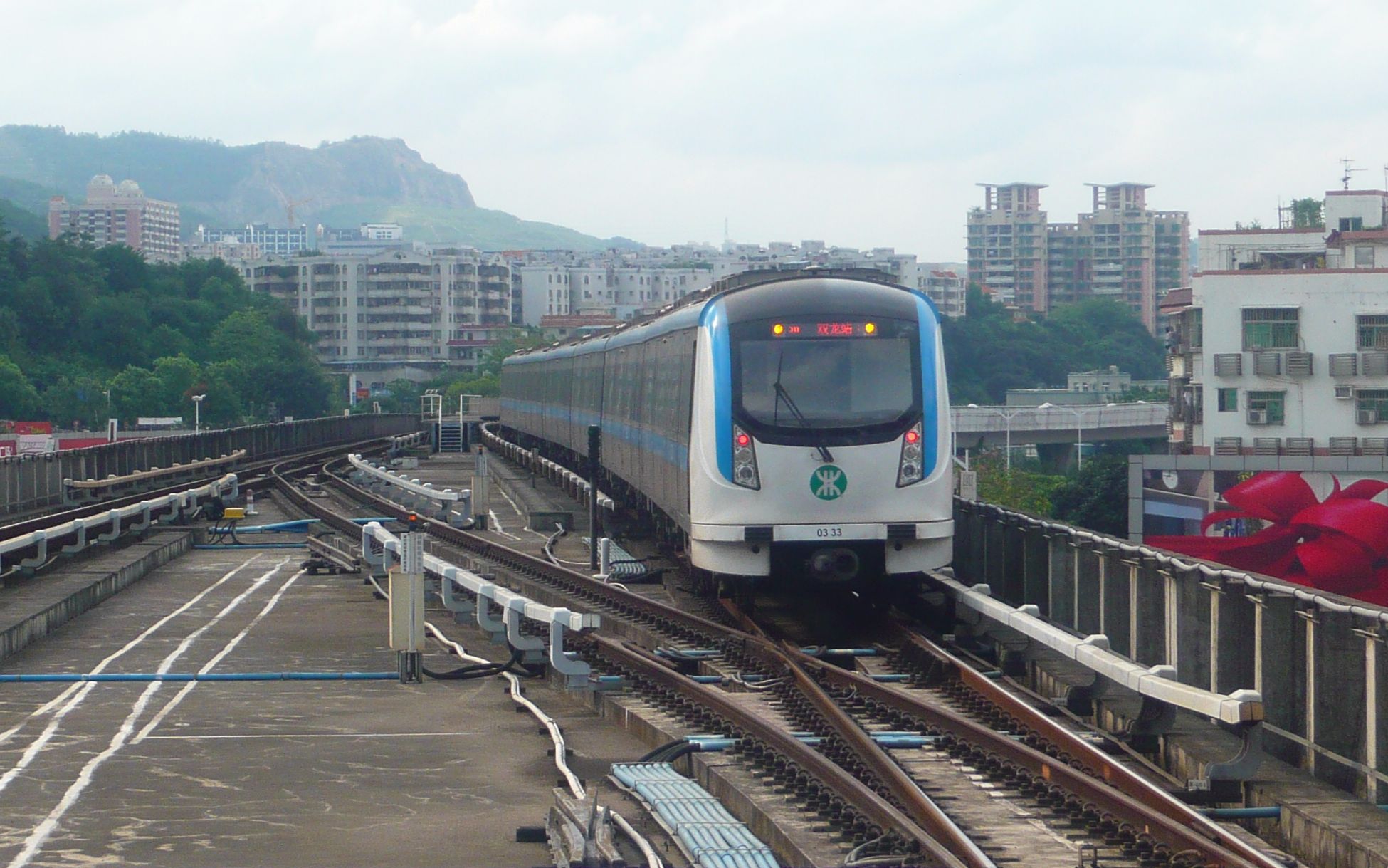 【地铁】深圳地铁 三号龙岗线 列车 通过 道岔 进 草铺站
