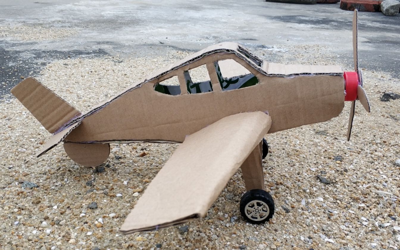 幼儿园废纸箱手工飞机图片