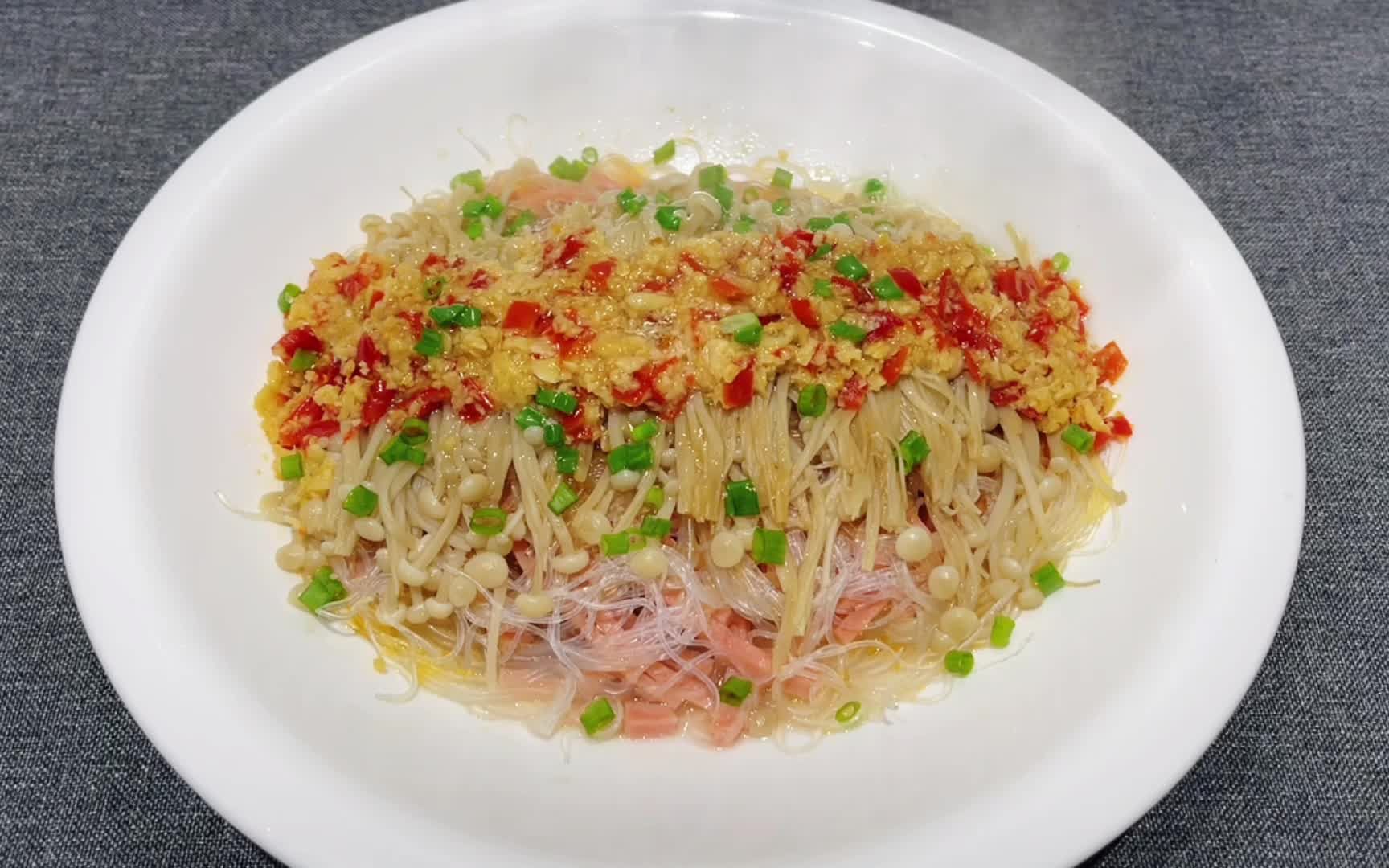 蒜蓉粉丝蒸金针菇家常做法,2分钟就学会,蒜香浓郁,好吃又下饭