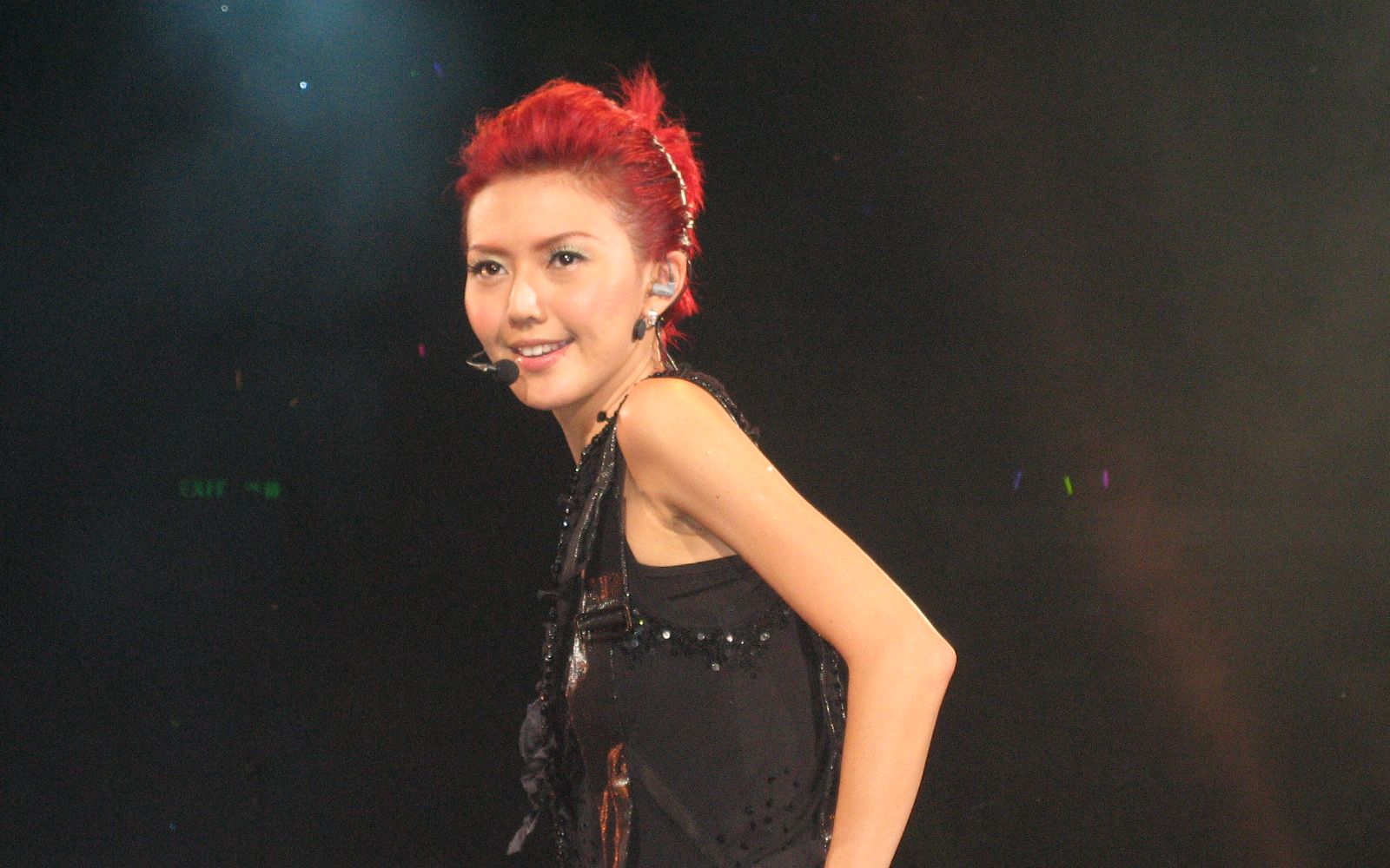 孙燕姿 - 飞跃红磡演唱会(高音质版本)_哔哩哔哩_bilibili