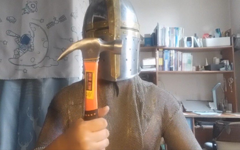 暴力测试十字军早期桶盔对钝器的防御力!