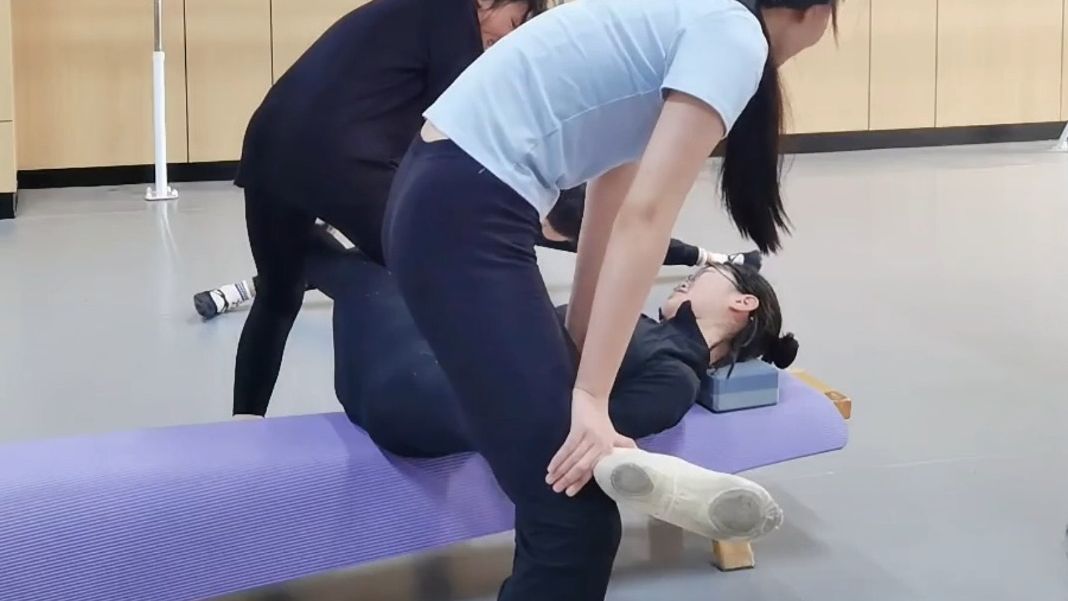 舞蹈软开度训练课,压竖叉 撕横叉