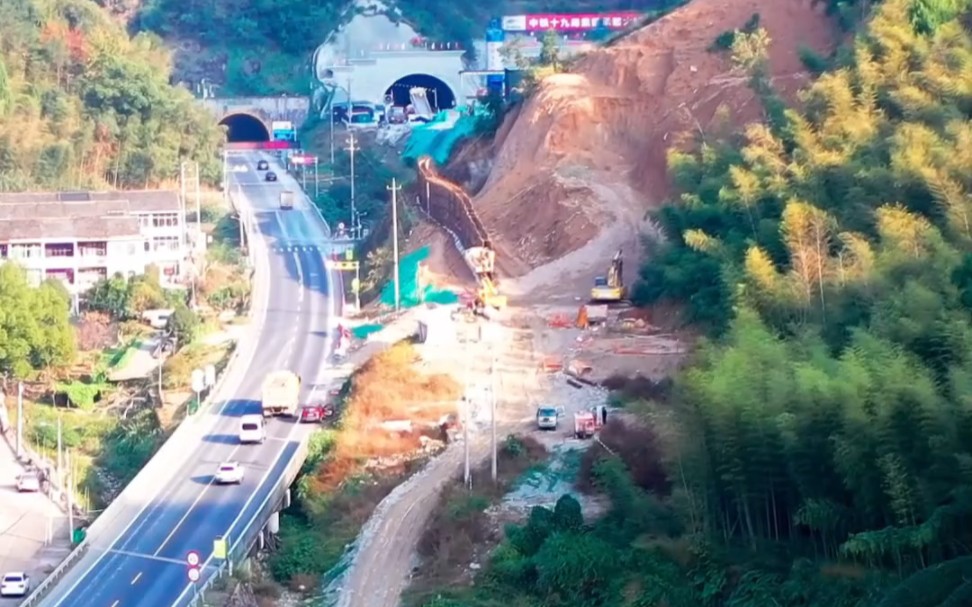 在去往天台山的路上,351国道正在改建中,351国道经过浙江,江西,湖北