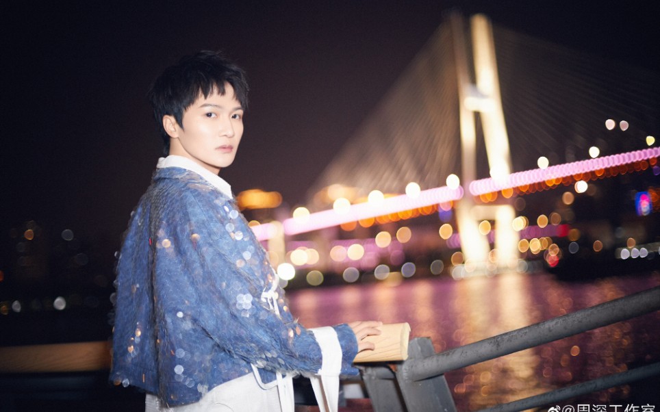 周深极乐净土山顶饭拍