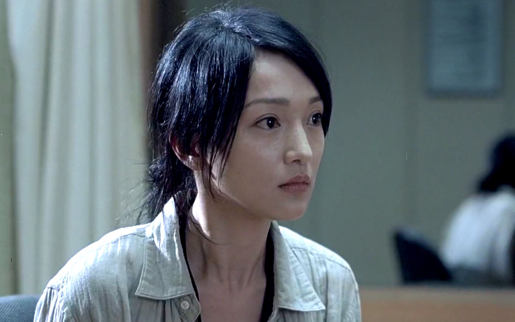 雨中百合一首《如果爱还在》听到落泪,凄美忧伤曲调,唱到了心里