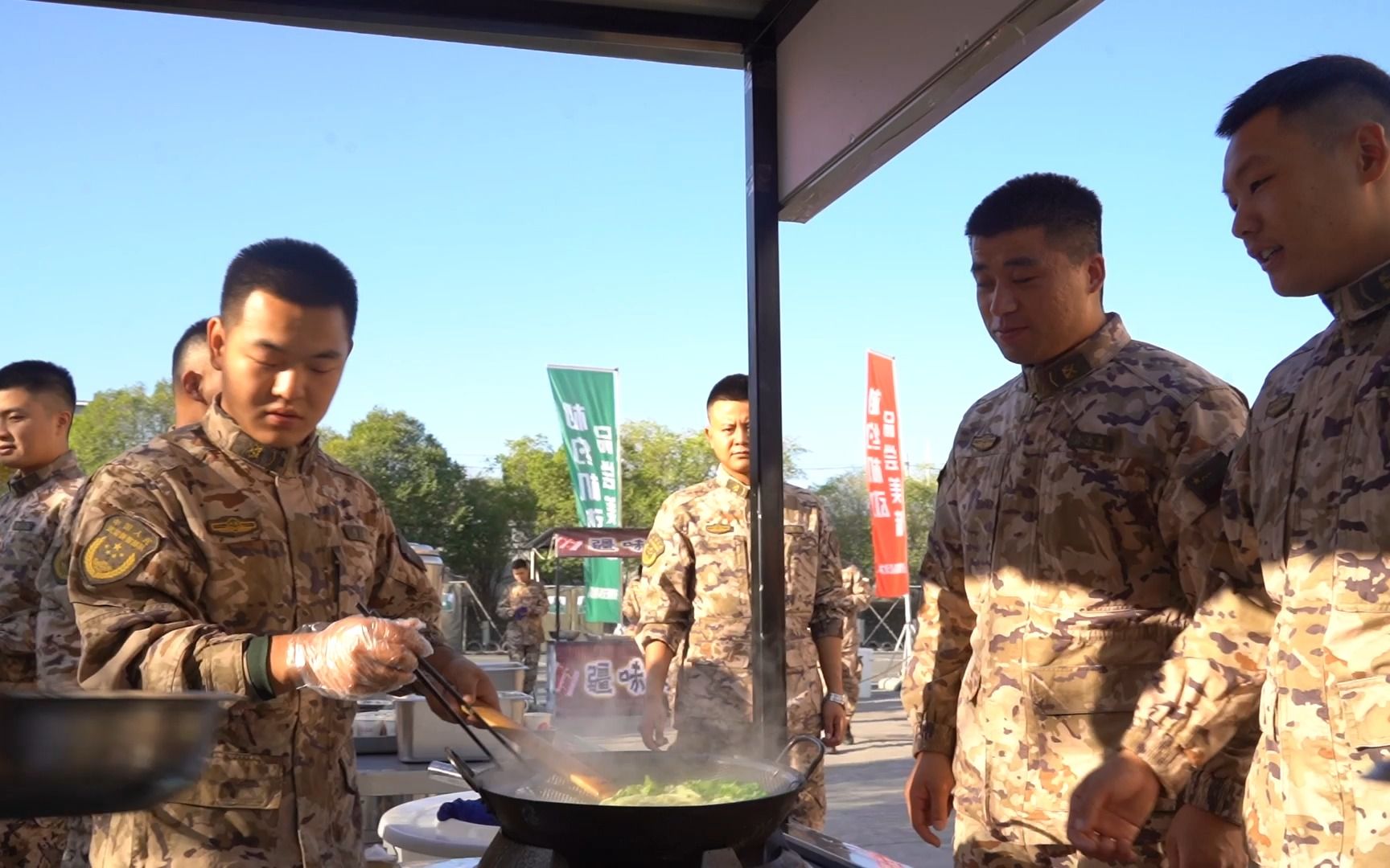 瞧一瞧,看一看,军营美食来炸街(武警兵团总队 牛亮、王梁)哔哩哔哩bilibili