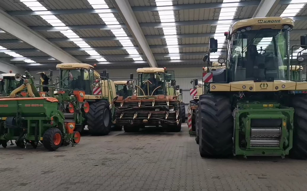 科罗尼bigx1100自走式青贮饲料收获机进口检验手续完毕准备海运回津