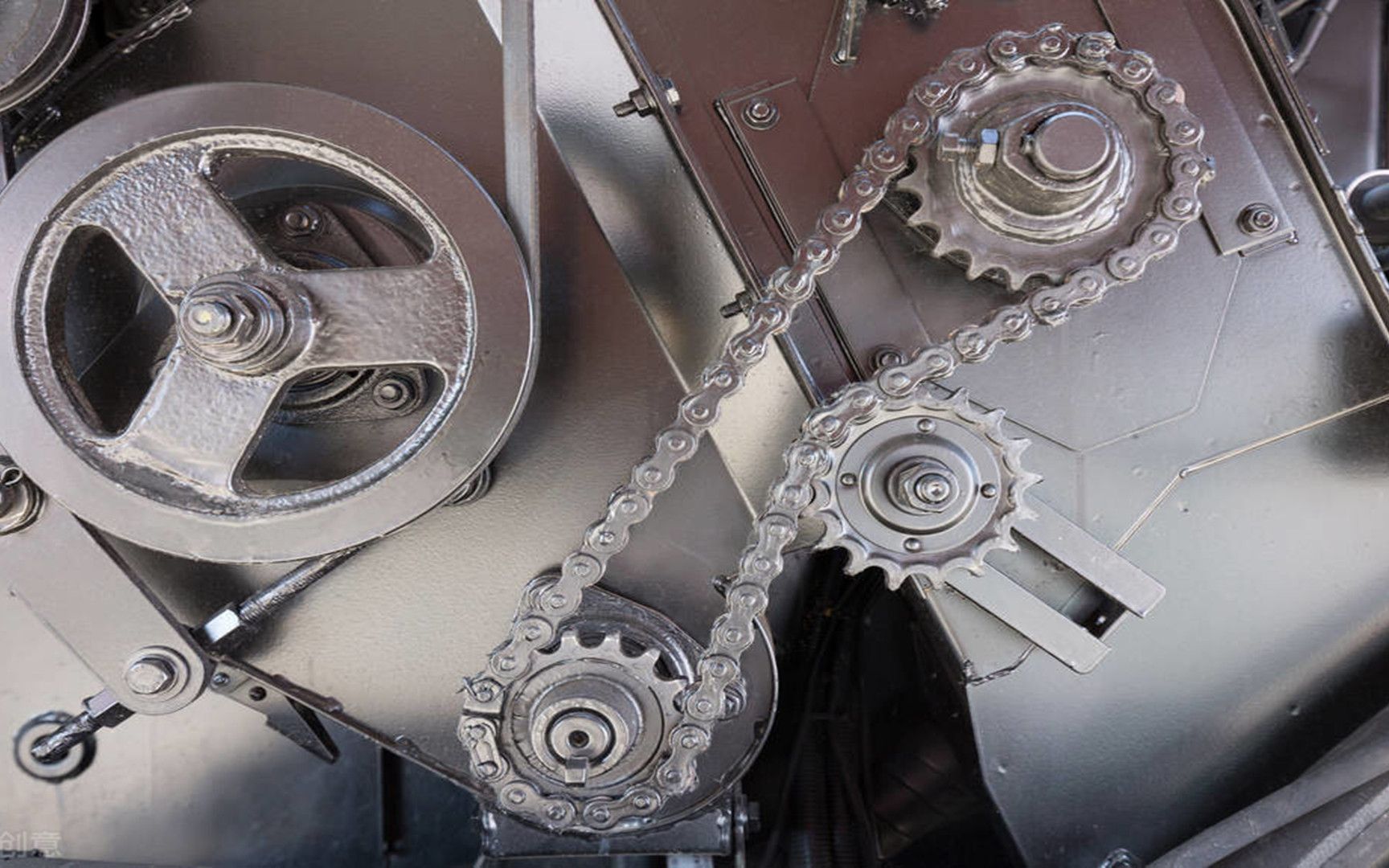 对比链传动,带传动和齿轮传动,各自的优缺点与应用是什么?