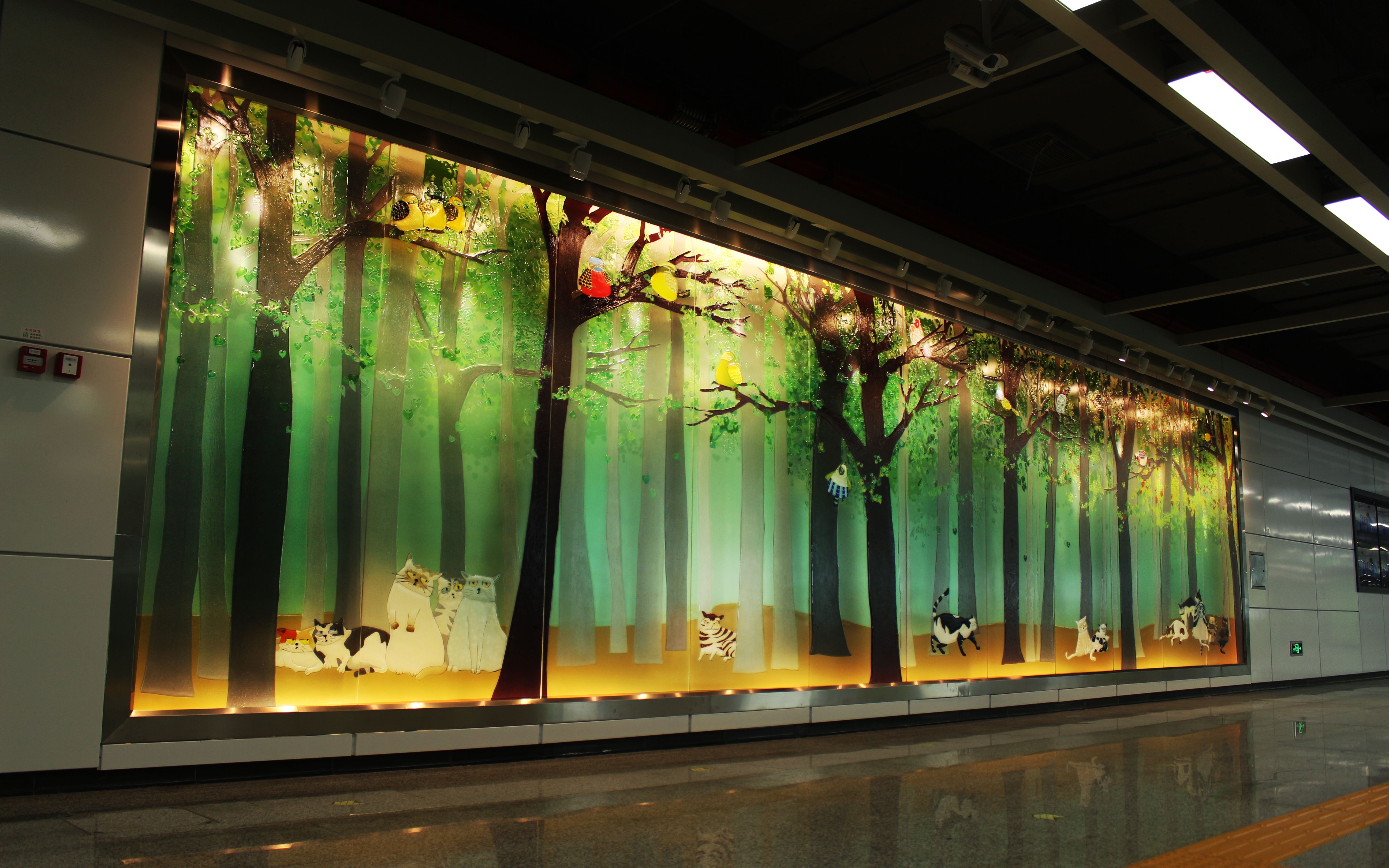 梅林漫步深圳地铁9号线浮雕玻璃艺术墙赏析