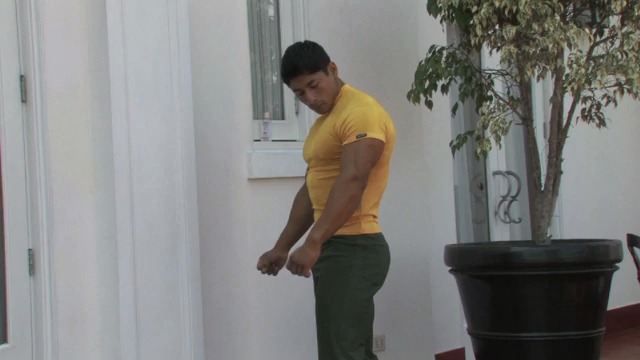 Peruvian Muscleboy In Tight Clothes哔哩哔哩bilibili