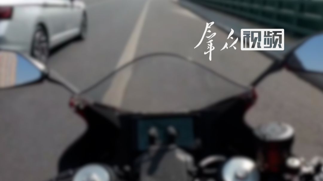 16岁女高中生无证骑摩托上学，与横穿公路的行人相撞致其身亡，一审判处拘役六个月，二审获缓刑：系自首且积极赔偿认罪悔罪，从宽处罚。