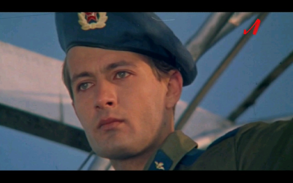 苏军帅哥马靴空降兵战胜恐高症