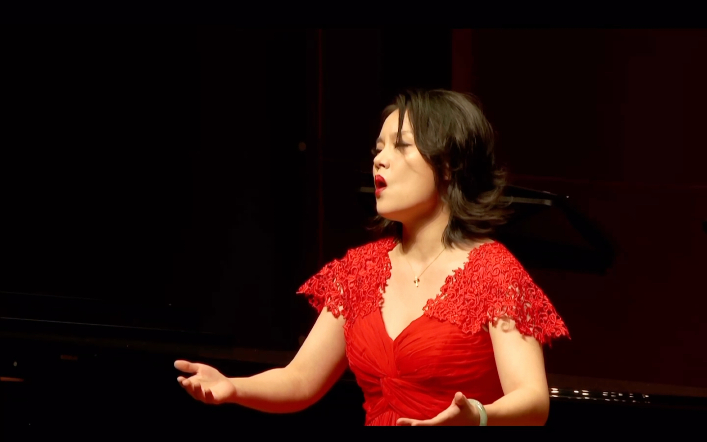 中国艺术歌曲《我爱你中国》 演唱 :女高音 李雅璇 音乐会现场
