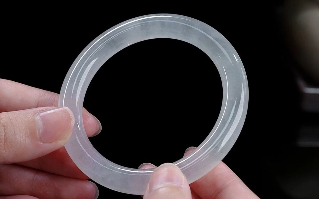 昭昭若日月之明,纯净简约的高冰白月光翡翠手镯,冰魄朦胧之美