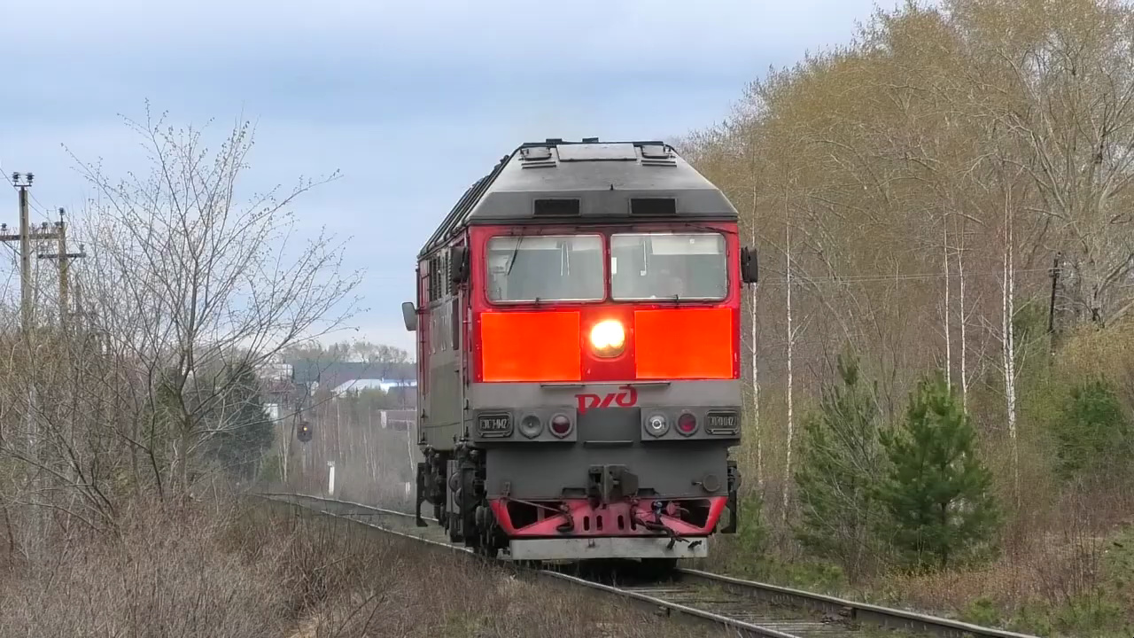 ТЭП70-0427 在阿拉帕耶夫斯克-辛亚奇赫区间保持备用状态