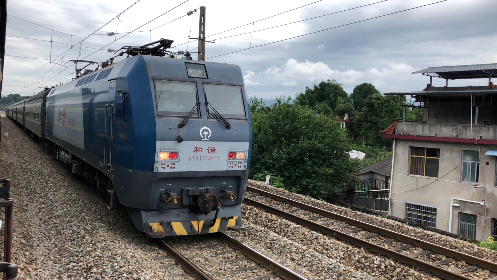 【普速列车】 焦柳线2019年6月30日 7266次 本务广怀6046_哔哩哔哩